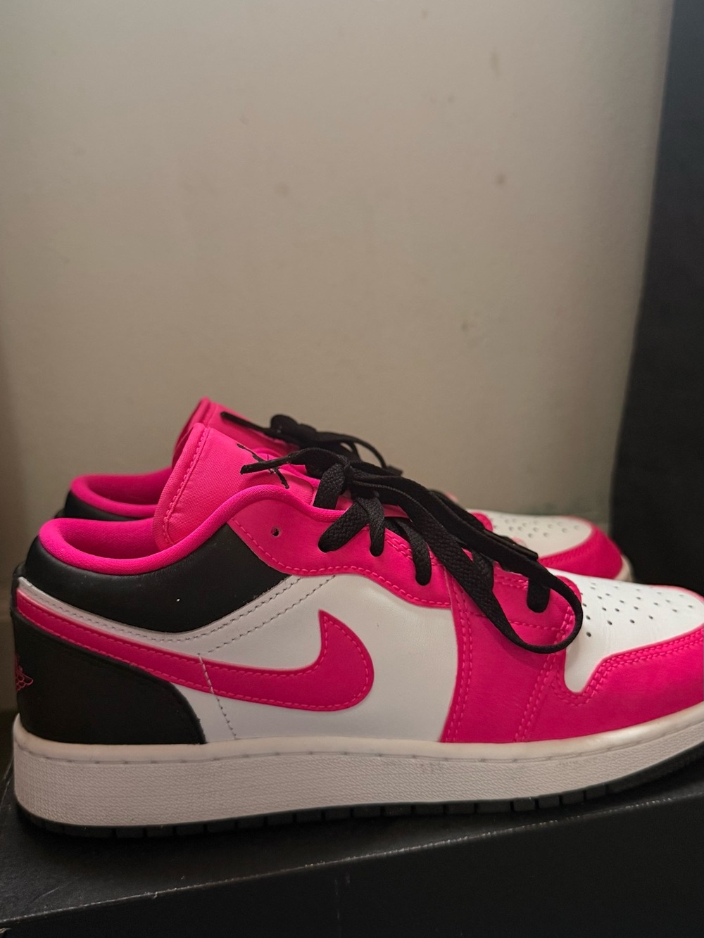 Nike Kids Pink White Black Low-Top Sneakers - Picture 3 of 4